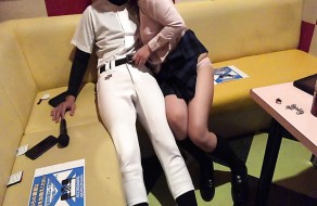 Sexe en public à KTV avec une écolière japonaise salope