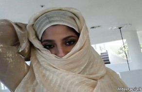 Arabe bombe sexuelle avec phat cul Nadia Ali aime grosse bite noire