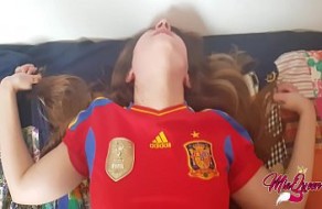 Un espagnol avec un bon cul est enregistré en train de baiser avec la chemise espagnole